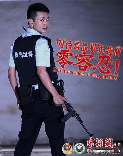 定制高仿罗文大学文凭毕业证